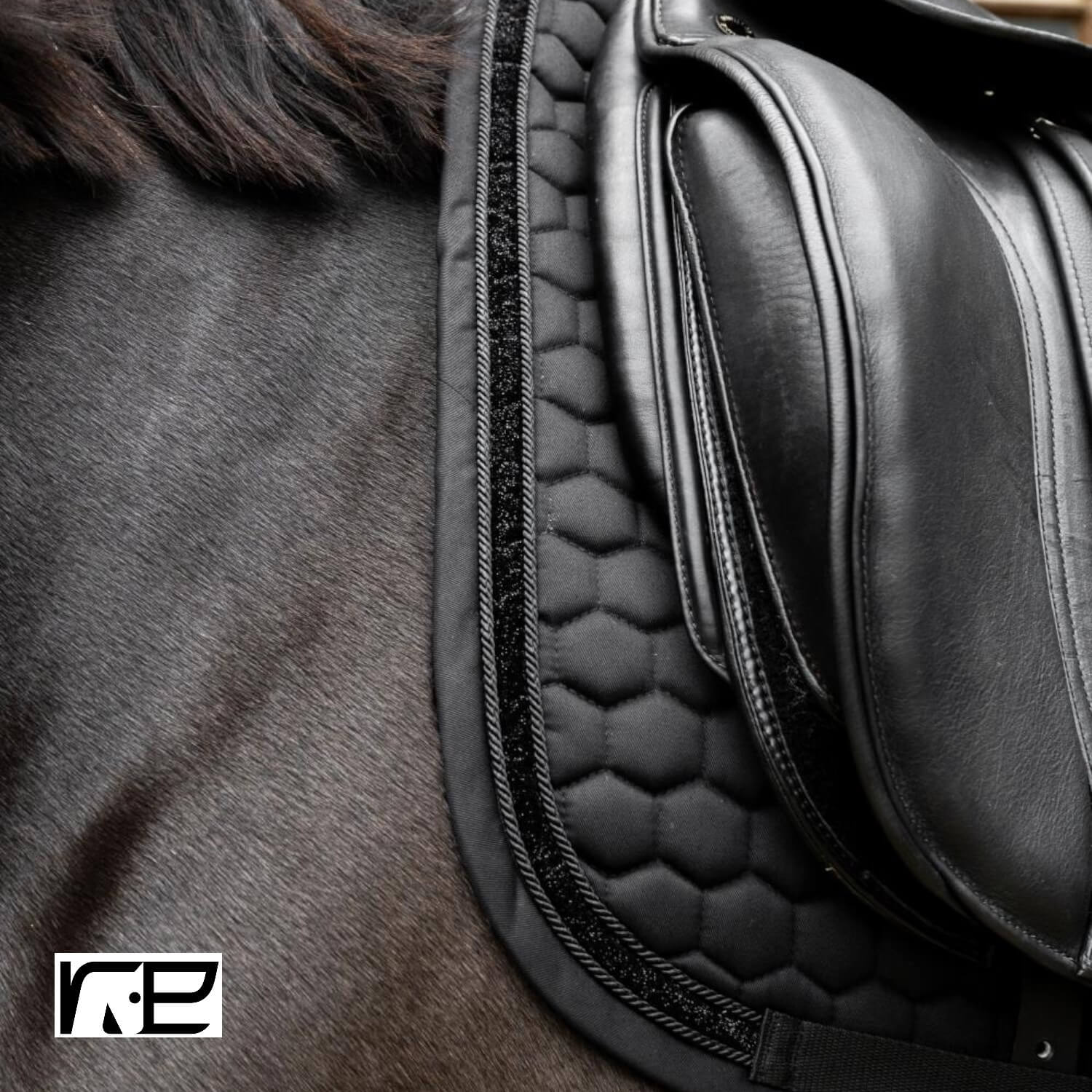 Kentucky Schabracke mit Glitzerband Dressur