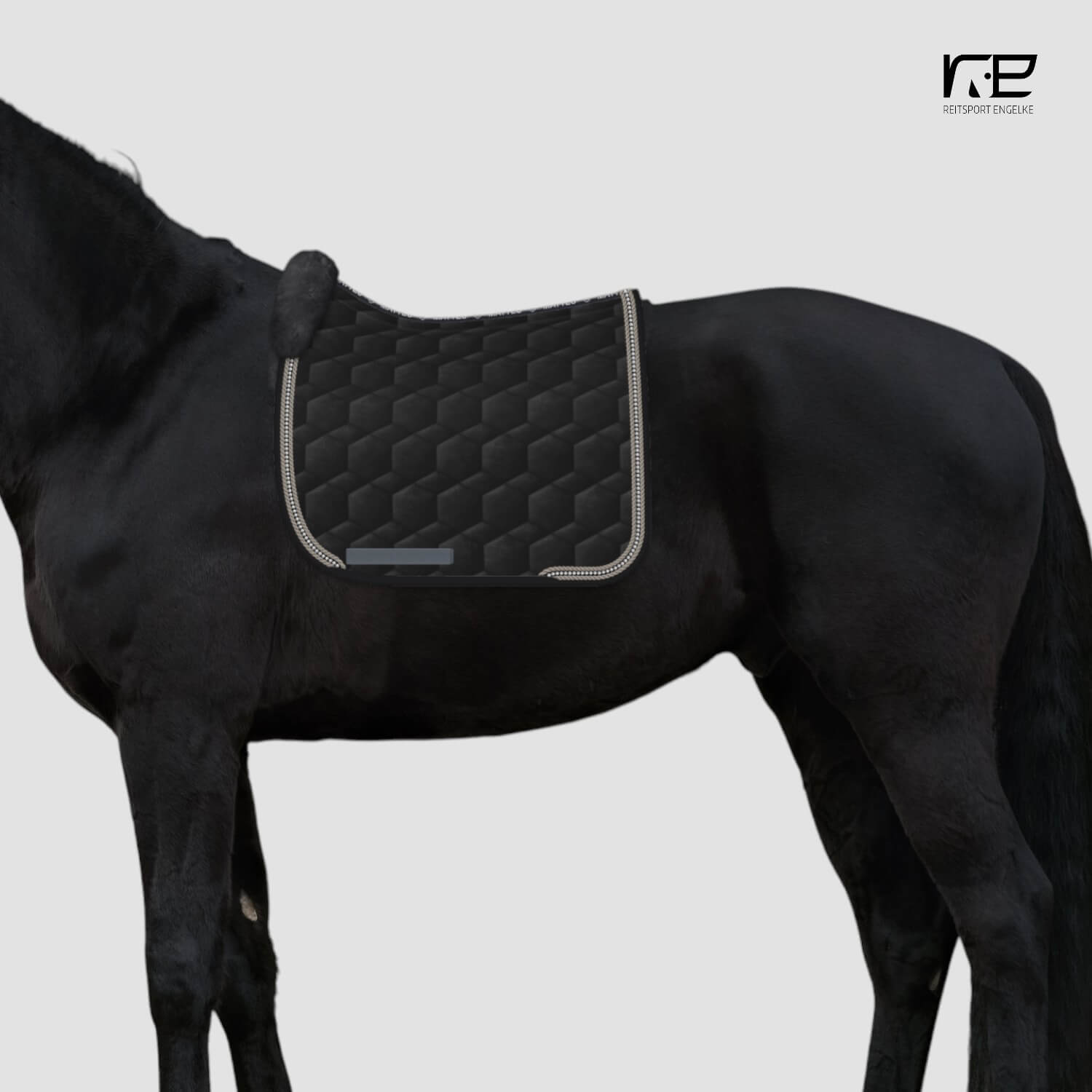Mattes Lammfellschabracke Dressur Rand vorne Samt schwarz Kordel Steingrau/Strass/Steingrau