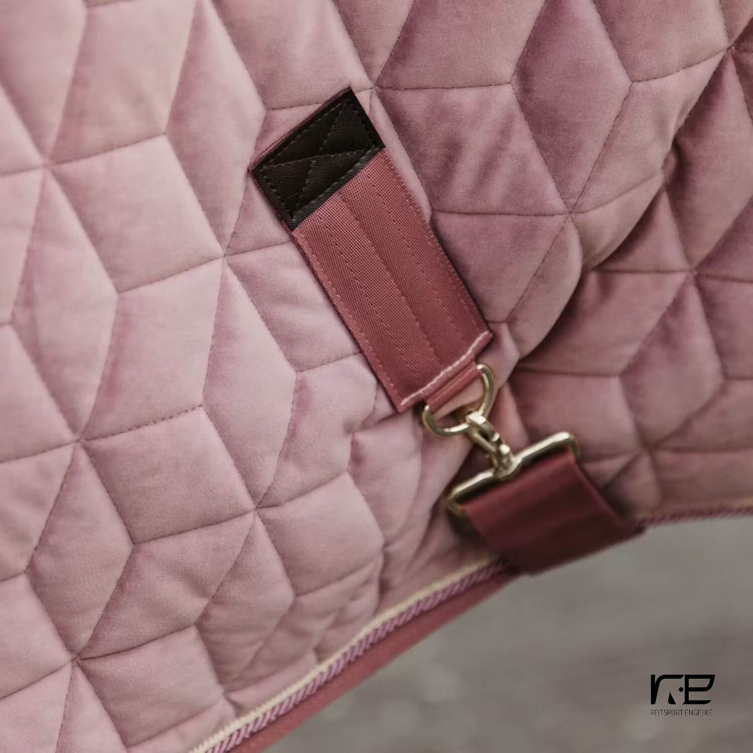 Kentucky Show Rug Velvet Alt Rosa