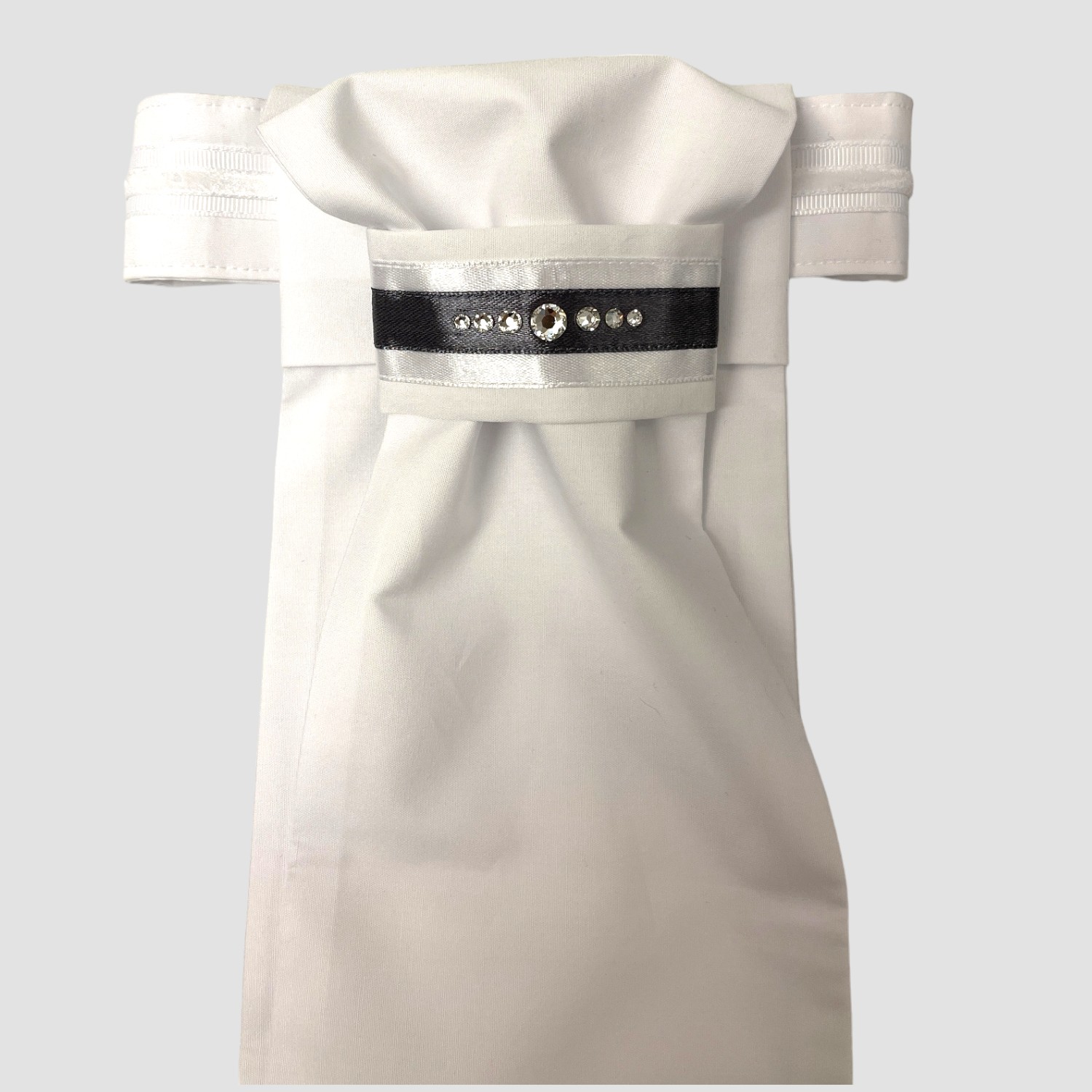 Plastron Classic mit wechselbarem Riegel Plastron Classic mit wechselbarem Riegel
