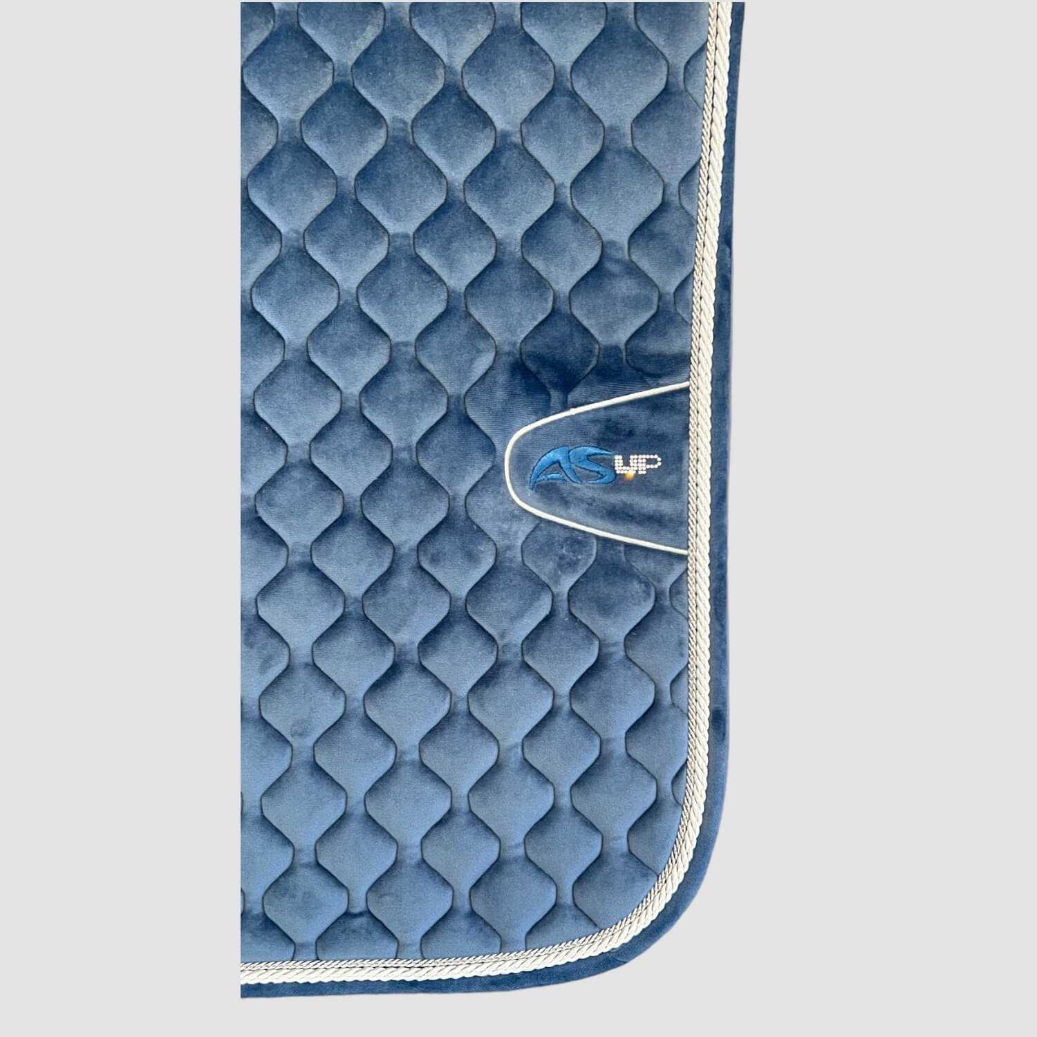 Samtschabracke Anna Scarpati m. 2 Kordeln und Crystal Steinen am Logo