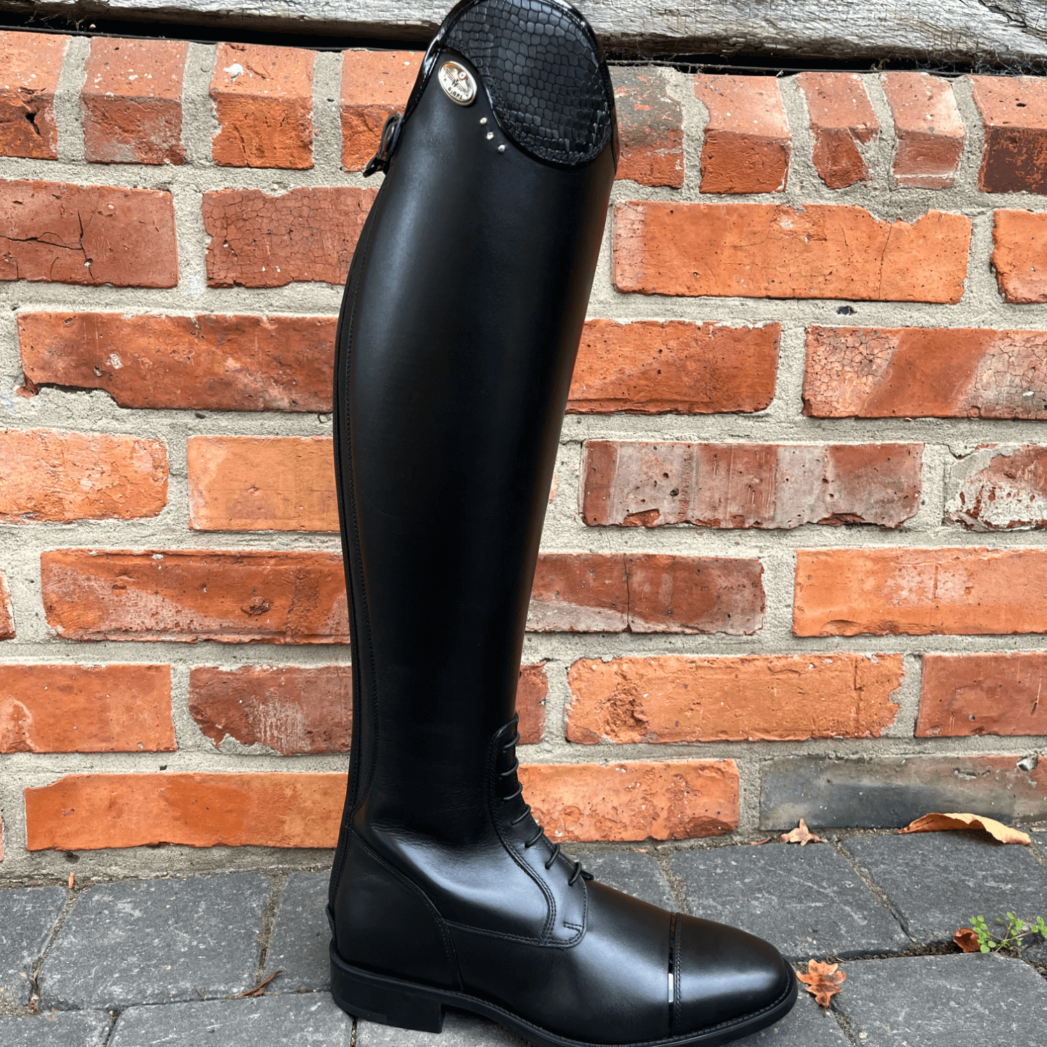 De Niro Salentino Smooth Black Top: Regal Black