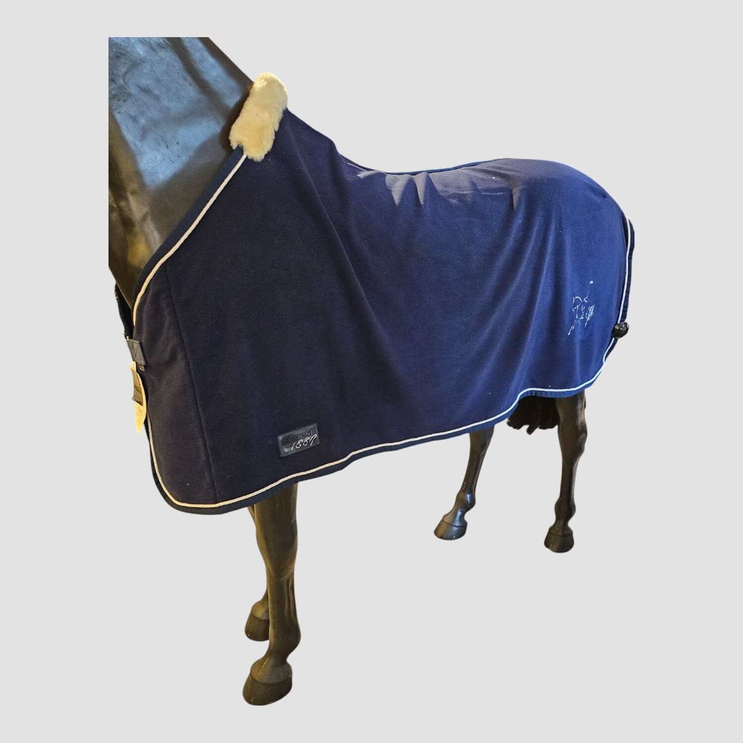 Equest Abschwitzdecke Alpha Fleece Navy Helen Logo