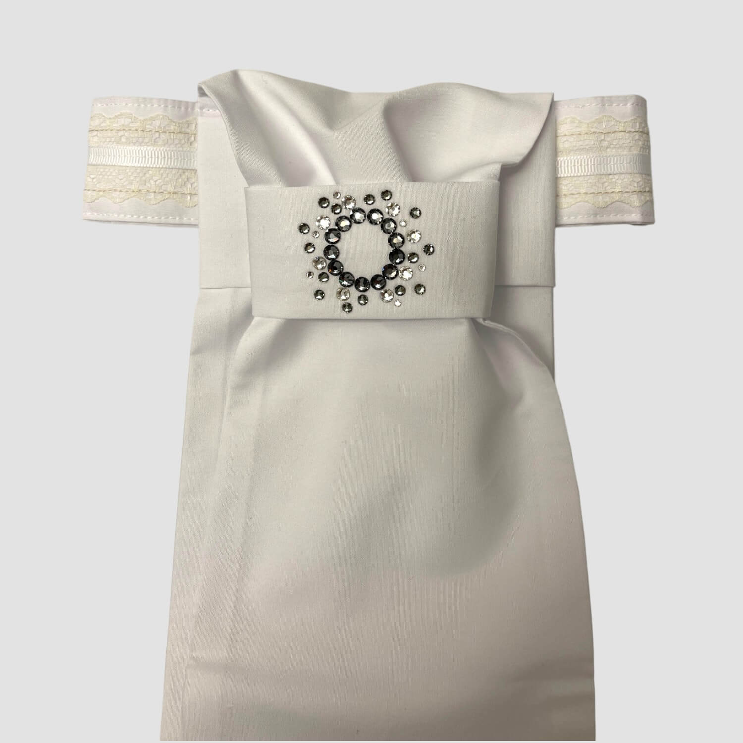 Plastron Spitze mit wechselbarem Riegel Plastron Spitze mit wechselbarem Riegel