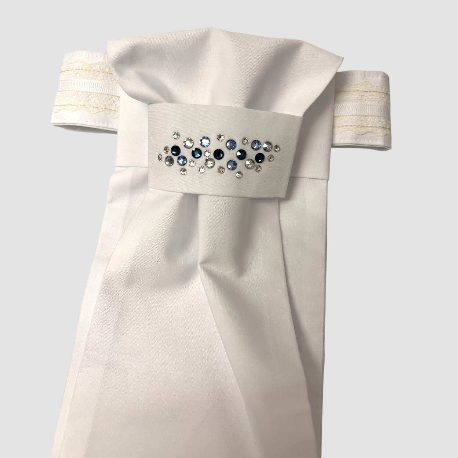 Plastron Spitze mit wechselbarem Riegel Plastron Spitze mit wechselbarem Riegel