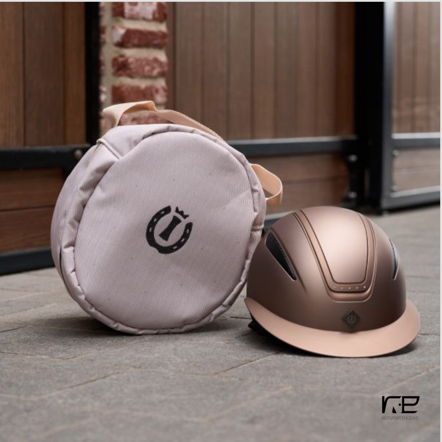 Imperial Riding IRHOlania Deluxe Big Visor